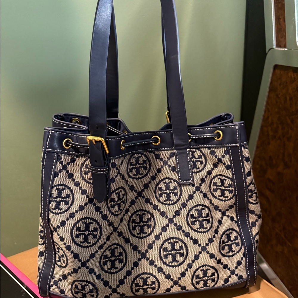 Tory Burch T monogrammed medium tote - Picture 3 of 14